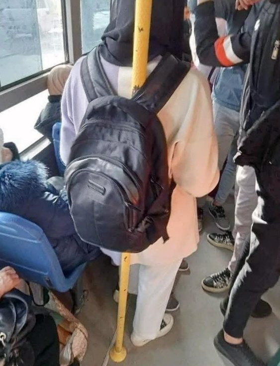 버스 안에서 생존하는 남다른 방법