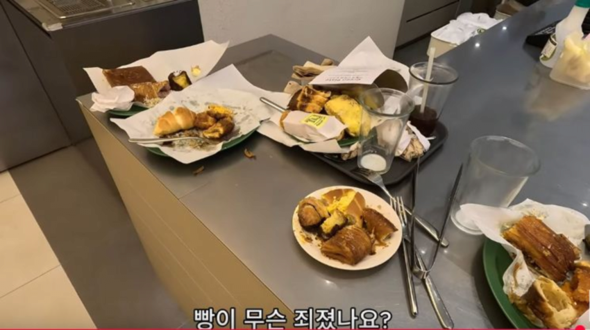뚜레쥬르 9,900원 빵 뷔페 근황.jpg