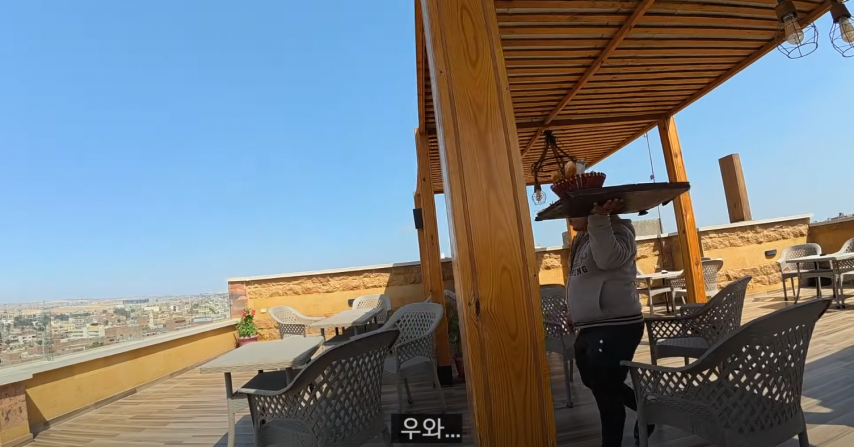 호텔 예약했더니 무덤 뷰 안내해준 직원, 컴플레인 건다 VS 안건다