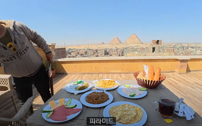 호텔 예약했더니 무덤 뷰 안내해준 직원, 컴플레인 건다 VS 안건다