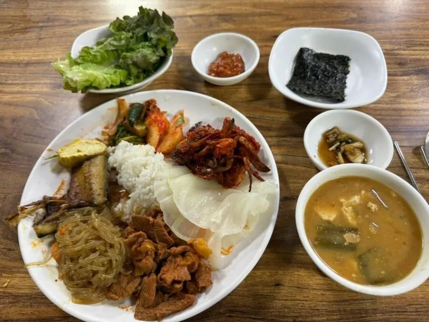 한식뷔페에서 많이 먹었다고 꼽당한 여자