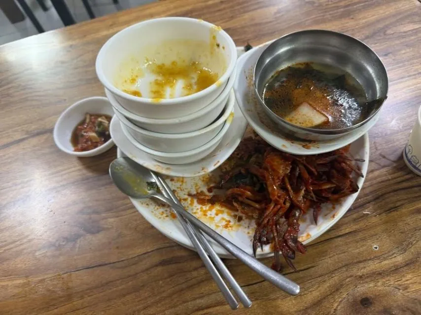 한식뷔페에서 많이 먹었다고 꼽당한 여자