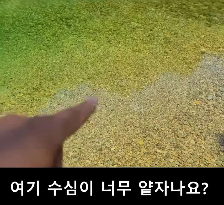 유튜버가 직접 체험해본 계곡물의 위험성.jpg