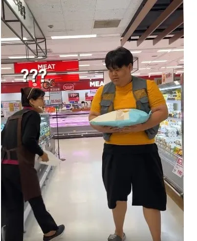 얼마전 이마트에 노란옷 입고 이마트 직원인척 하던 유투버 근황