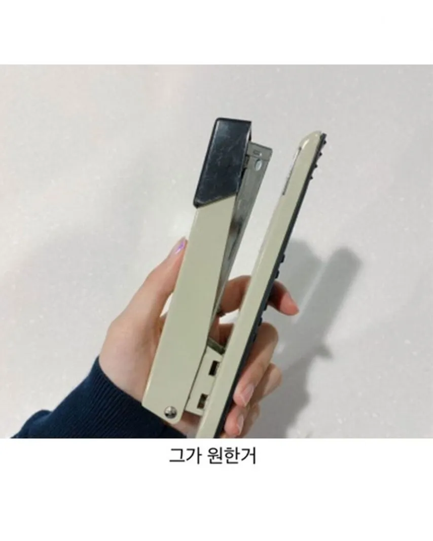 손이 큰 여직원.