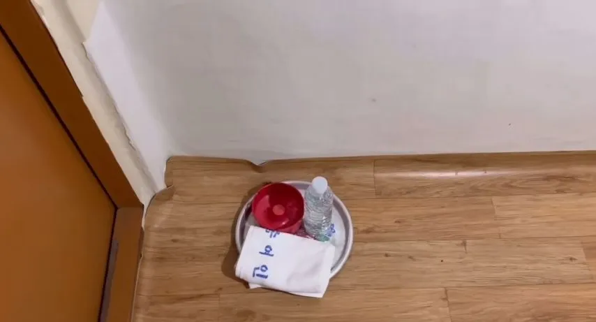 약혐)1만5천원 여인숙 체험한 유튜버.jpg