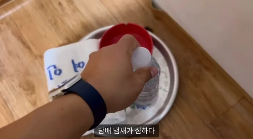 약혐)1만5천원 여인숙 체험한 유튜버.jpg