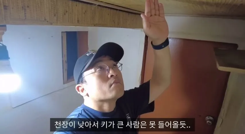 약혐)1만5천원 여인숙 체험한 유튜버.jpg