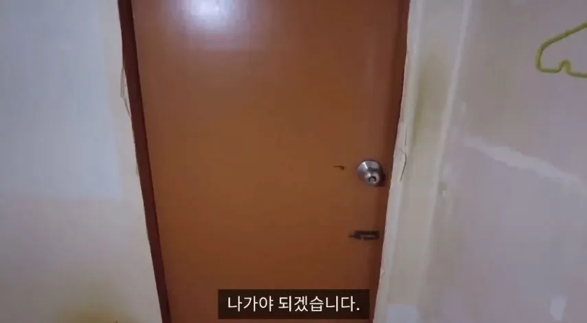 약혐)1만5천원 여인숙 체험한 유튜버.jpg