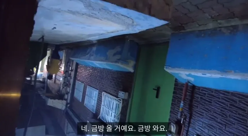 약혐)1만5천원 여인숙 체험한 유튜버.jpg