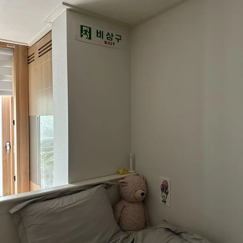 야광실로 뜨개질하기.