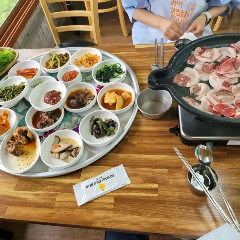 삼겹살 백반 1인분 12,000원 기사식당