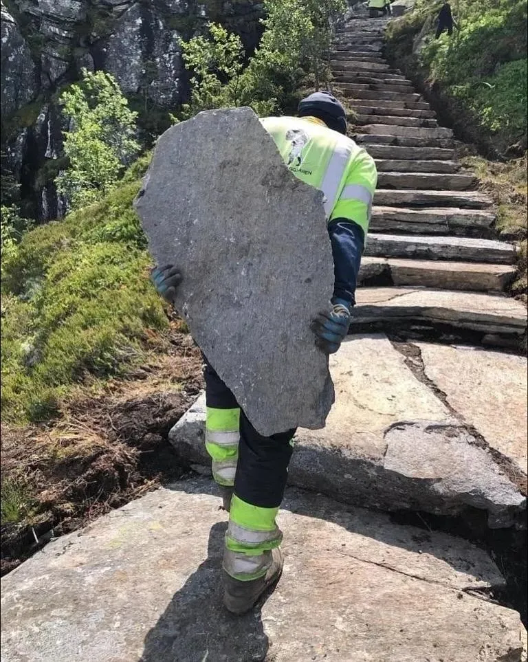 네팔 세르파를 고용한 노르웨이 정부.jpg