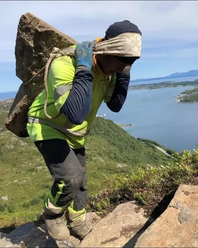 네팔 세르파를 고용한 노르웨이 정부.jpg