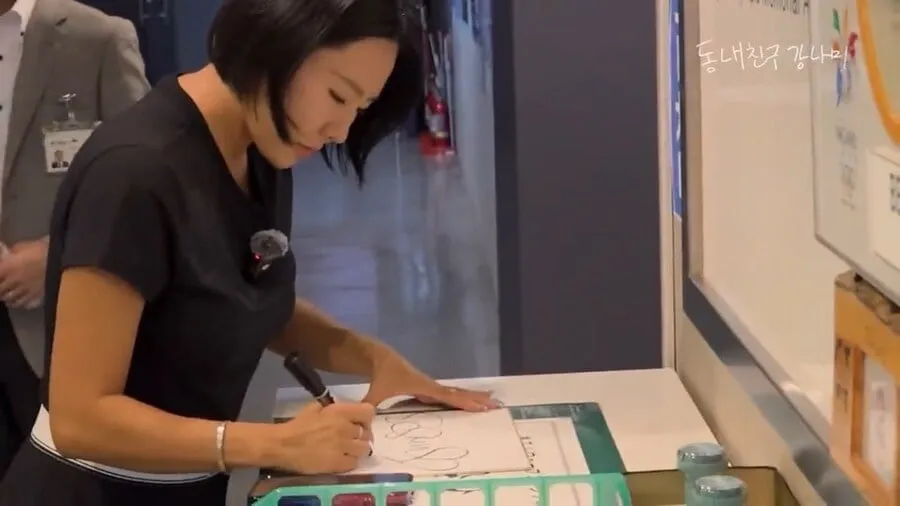 ???:수리중인 링크장에 들어와서 촬영하겠다고? 거절해