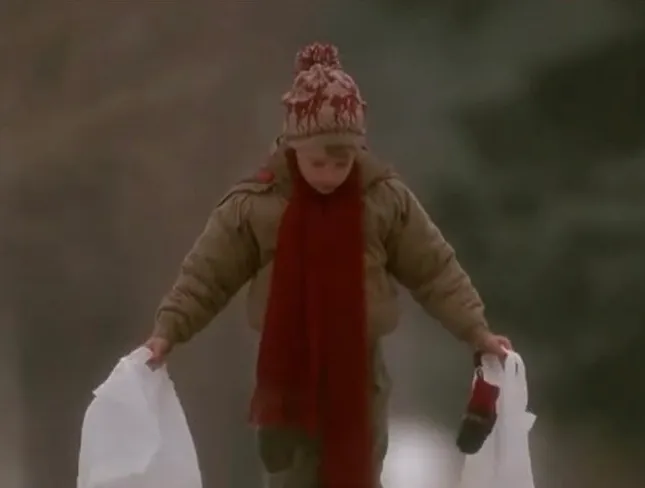 35년만에 케빈으로 돌아온 맥컬리 컬킨.gif