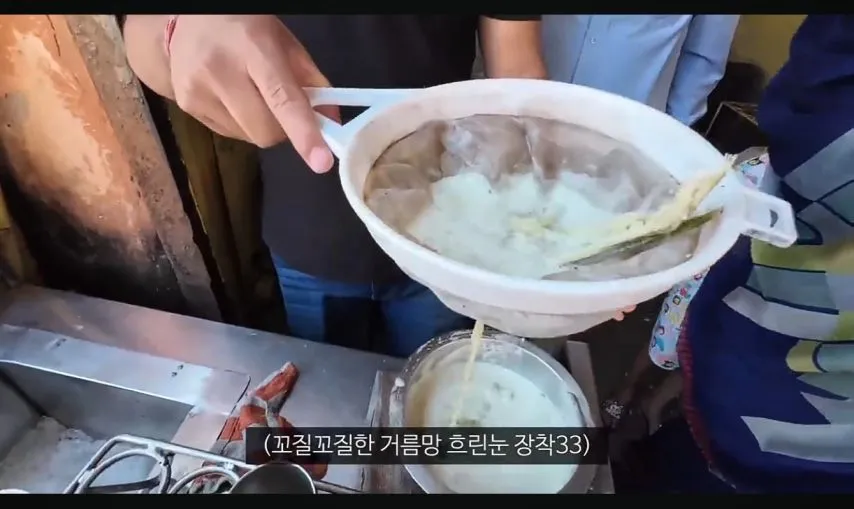 여행 유튜버 누나의 인도 길거리 음식 체험