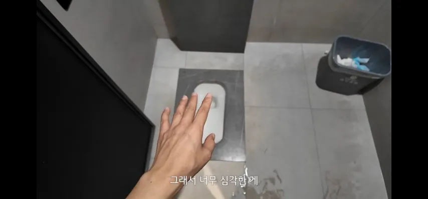 많이 신기한 중국 상하이 숙박시설 화장실 변기 위치