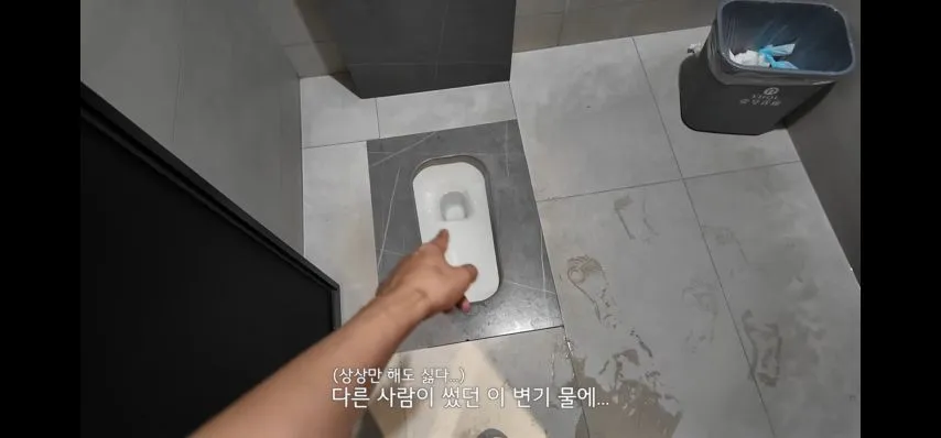 많이 신기한 중국 상하이 숙박시설 화장실 변기 위치