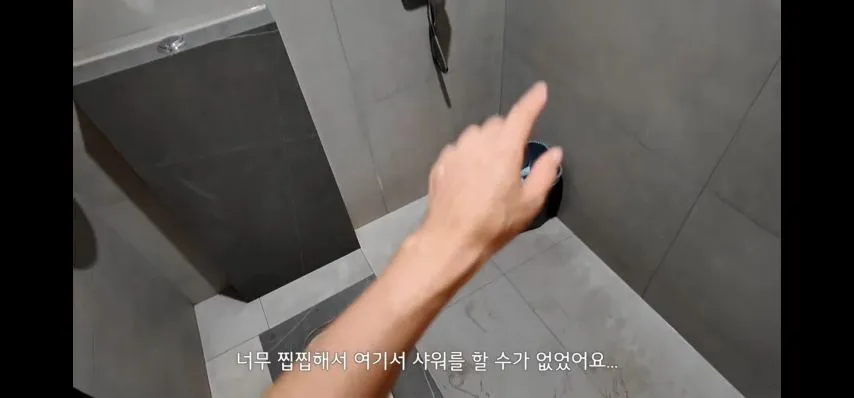 많이 신기한 중국 상하이 숙박시설 화장실 변기 위치