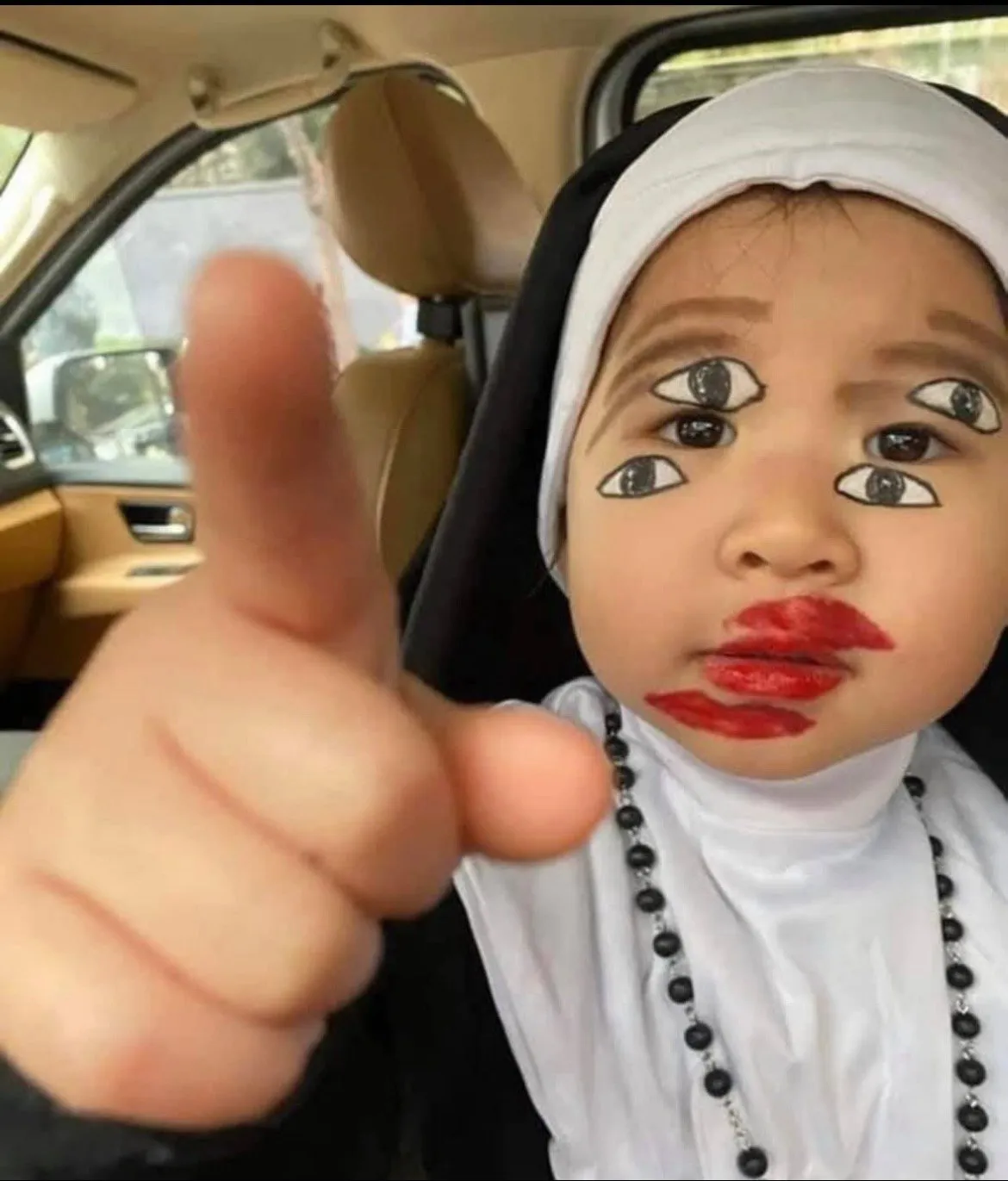 혼을 쏙 빼놓는 할로윈 분장.jpg