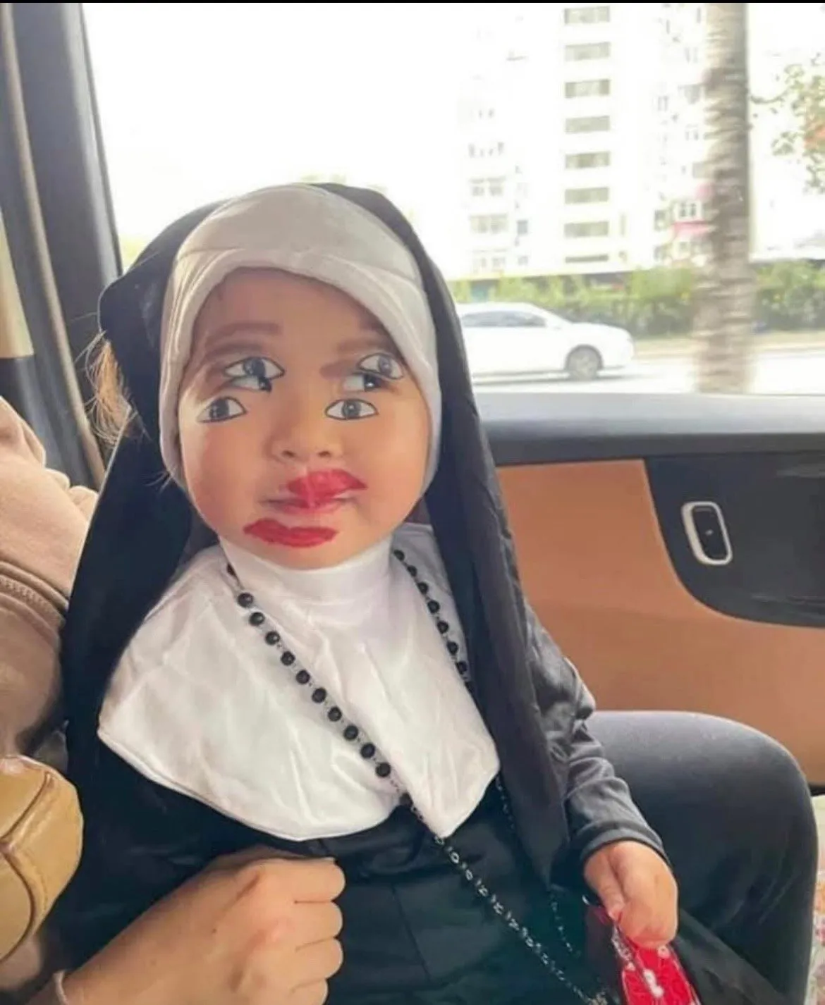 혼을 쏙 빼놓는 할로윈 분장.jpg