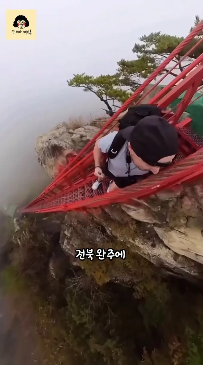 고소공포증 있는 사람은 힘들 수 있는 계단