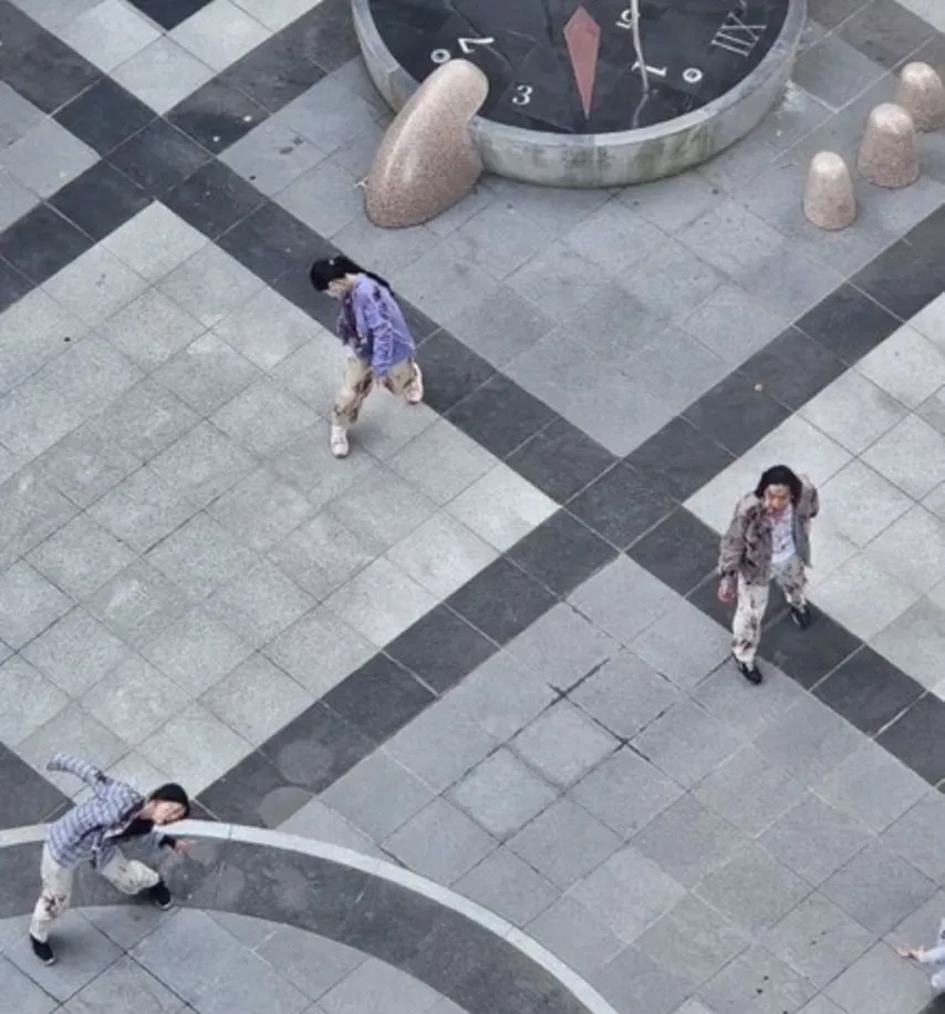 아파트에 좀비가 돌아다닌 이유.