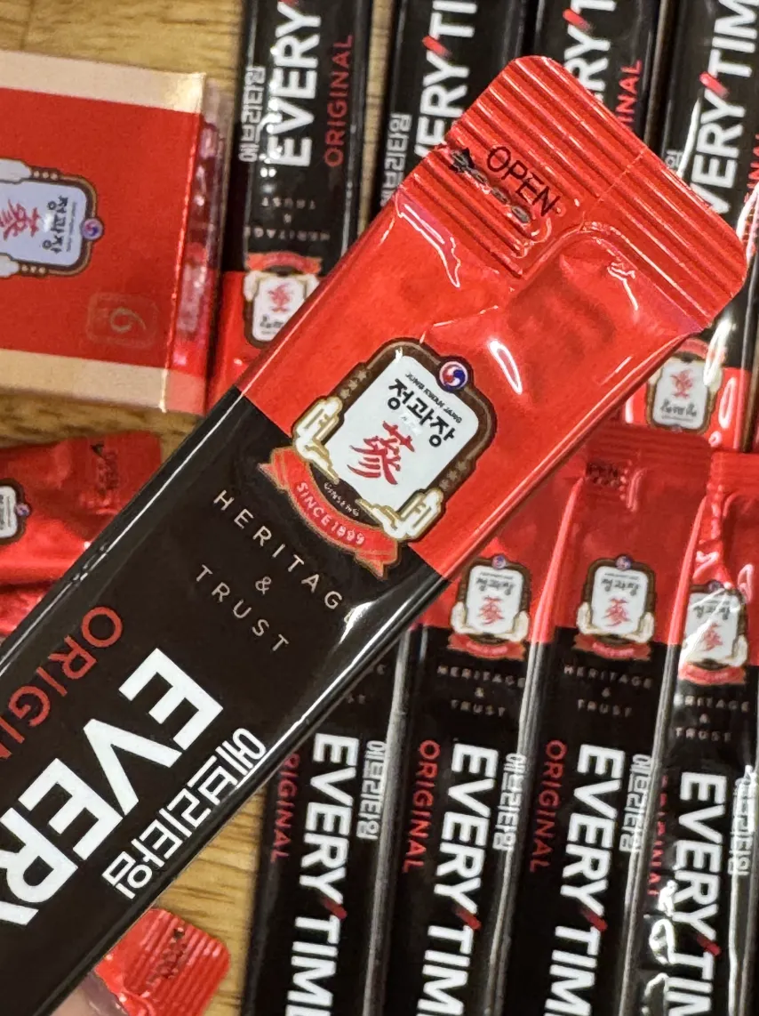 어딘가 이상하다는 10대 조카의 선물.