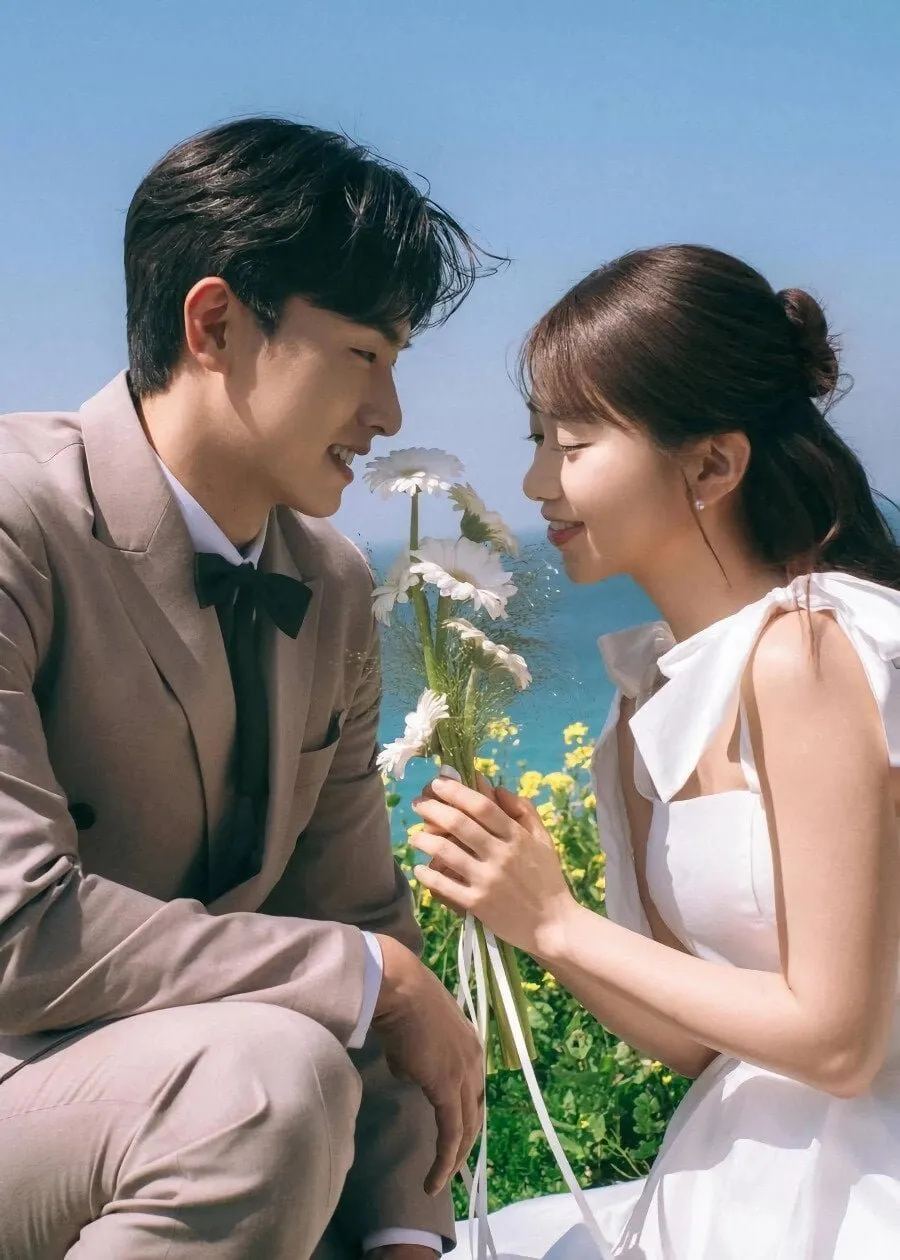 본인 여친과 친구의 결혼 컨셉 사진 찍은 작가.jpg