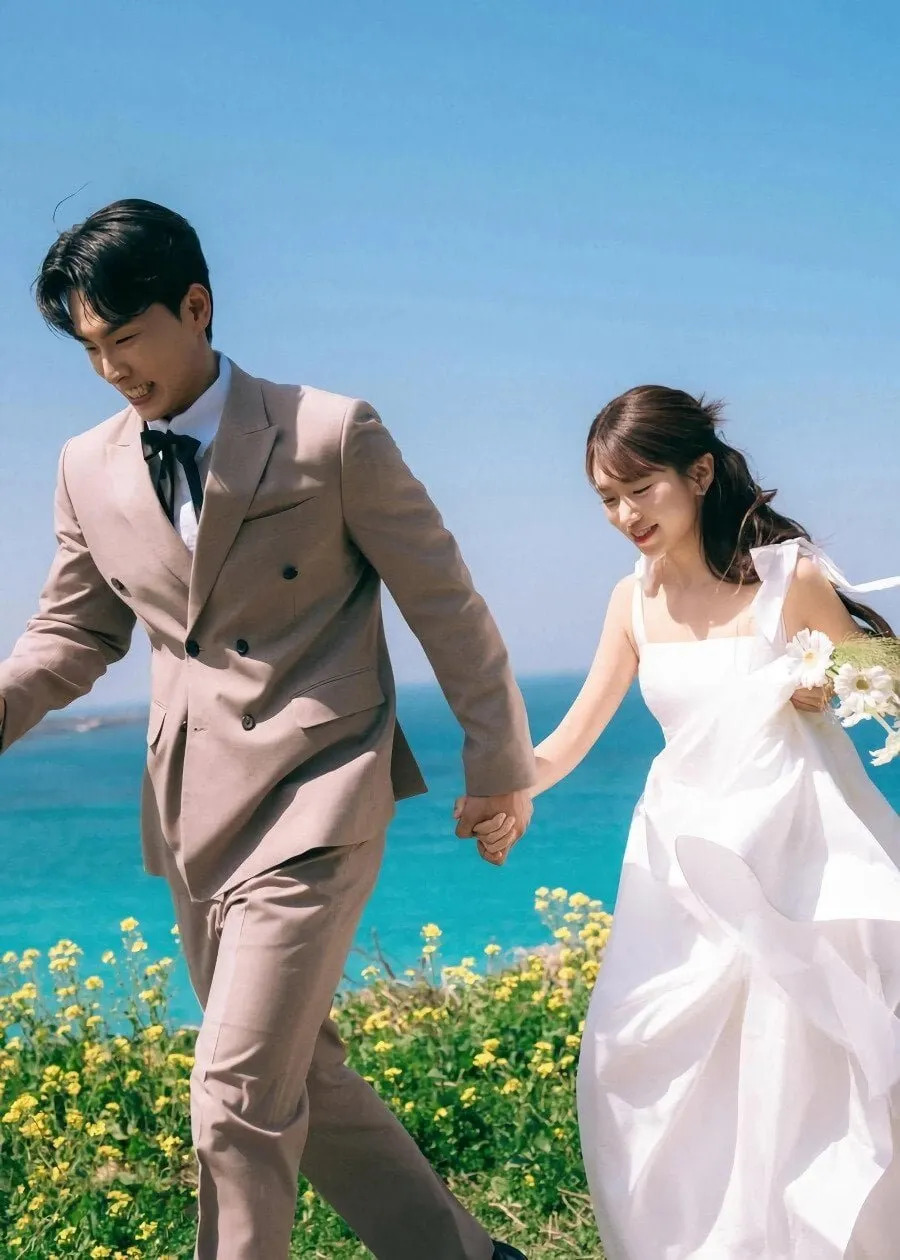 본인 여친과 친구의 결혼 컨셉 사진 찍은 작가.jpg