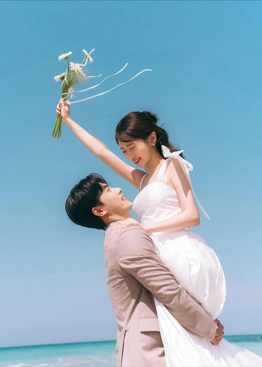 본인 여친과 친구의 결혼 컨셉 사진 찍은 작가.jpg