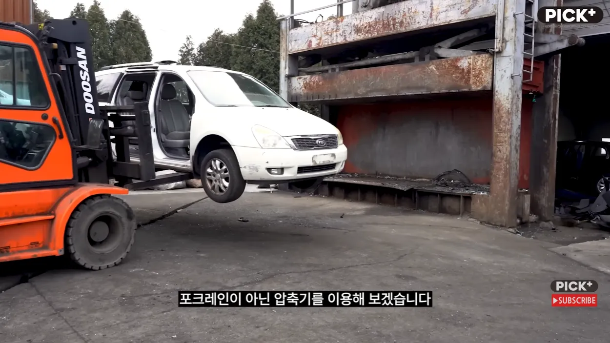 자동차로 미친짓하는 채널 근황.jpg