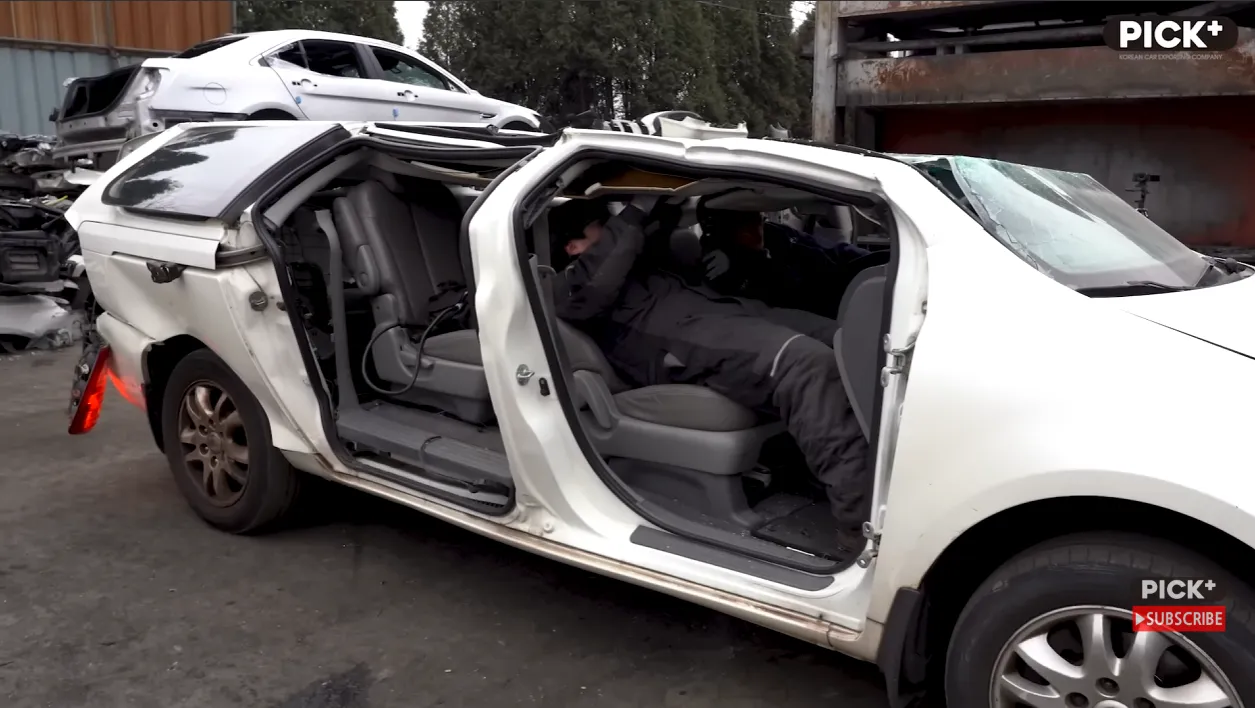 자동차로 미친짓하는 채널 근황.jpg