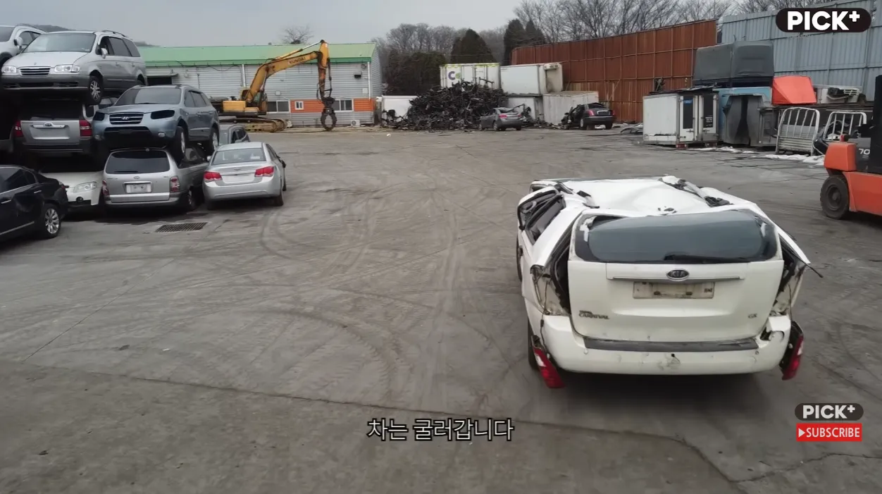 자동차로 미친짓하는 채널 근황.jpg