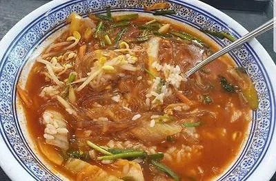 짬뽕밥에는 당면 국룰이다 vs 본 적 없다