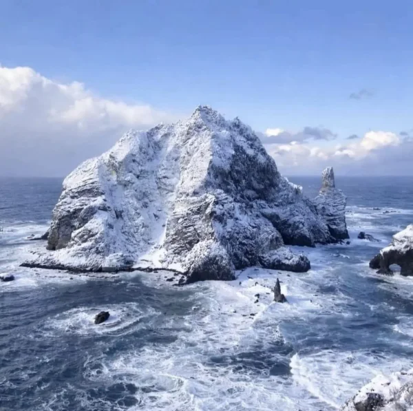 눈 내린 독도 사진