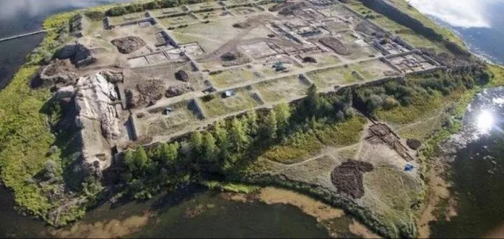 시베리아의 특이한 유적지, 포르 바진.jpg