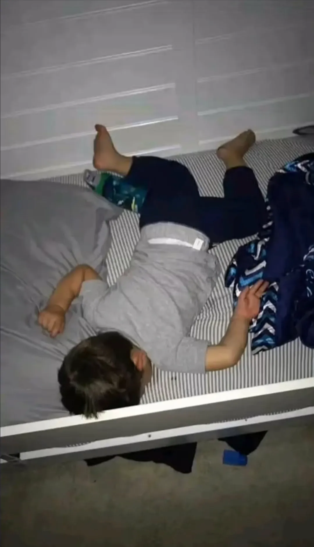 독일 어린이가 자는 방법...jpg