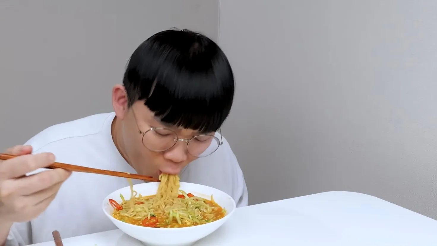 임짱의 오이라면을 직접 만들어 먹은 유튜버.jpg