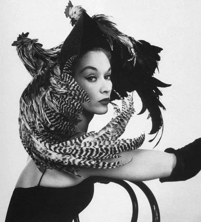 19세기 빅토리아 시대 유행했던 새 모자