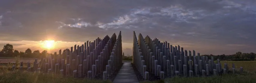 다른 목적으로 방문자가 늘었다는 목조 작품.mp4