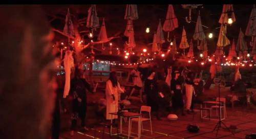 어느 시골 마을에 있는 귀신의 집 컨셉 보쌈집