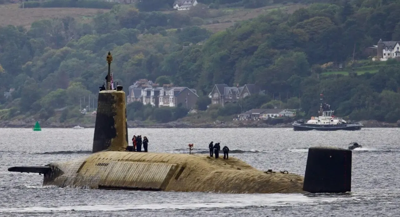 6개월동안 바닷속에서 작전하다 나온 잠수함