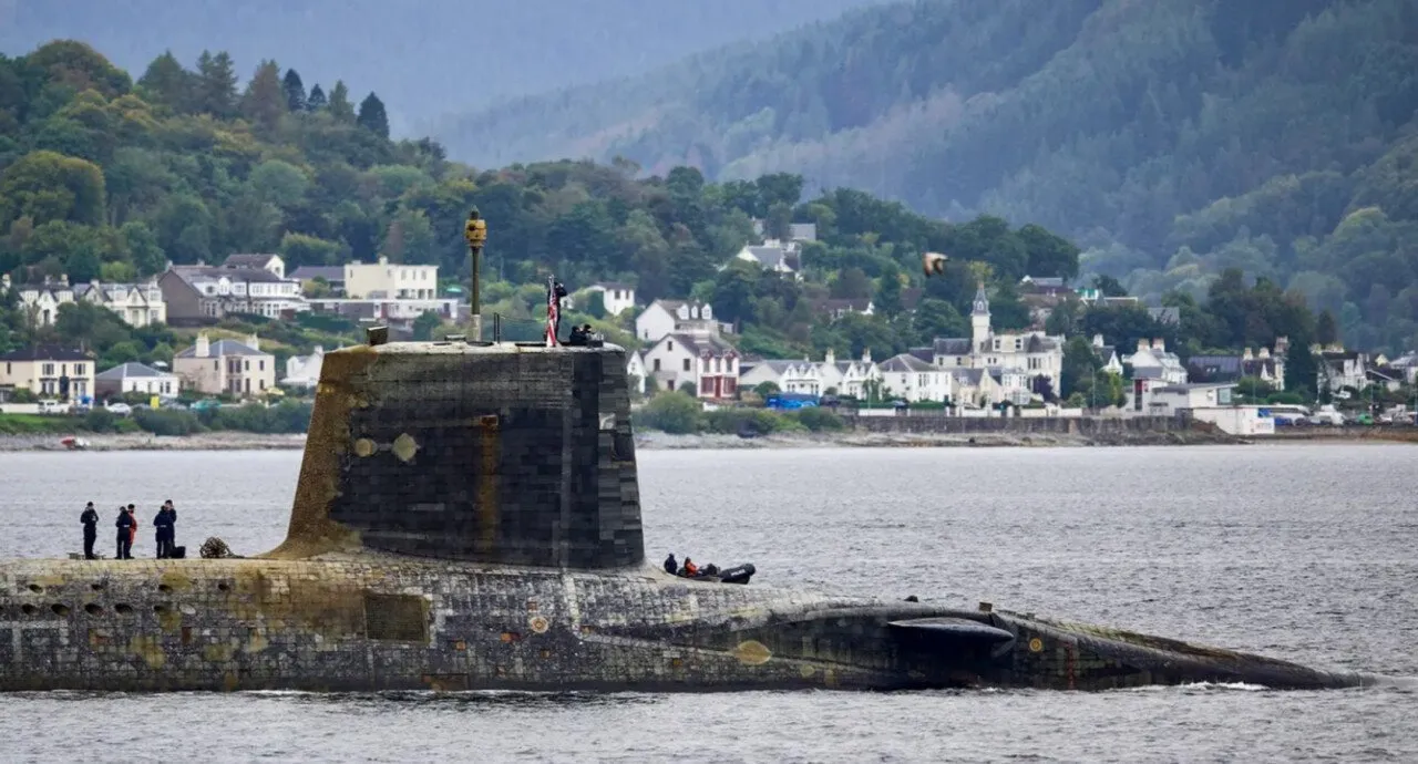 6개월동안 바닷속에서 작전하다 나온 잠수함