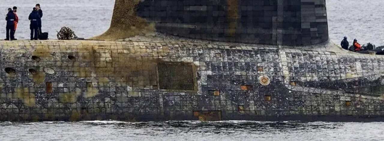 6개월동안 바닷속에서 작전하다 나온 잠수함