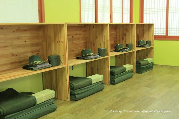 제주도 내무반 게스트 하우스.jpg